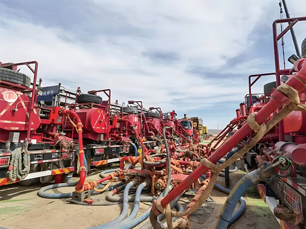 吐哈油田石頭（tóu）縫壓出效（xiào）益油(圖（tú）1)